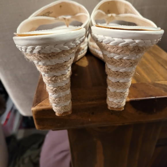 White Michael Kors wedge wedge flip flop Heels - Picture 4 of 6